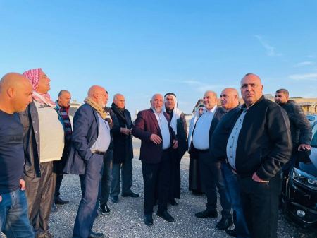  عباس يزور قرية تل عراد